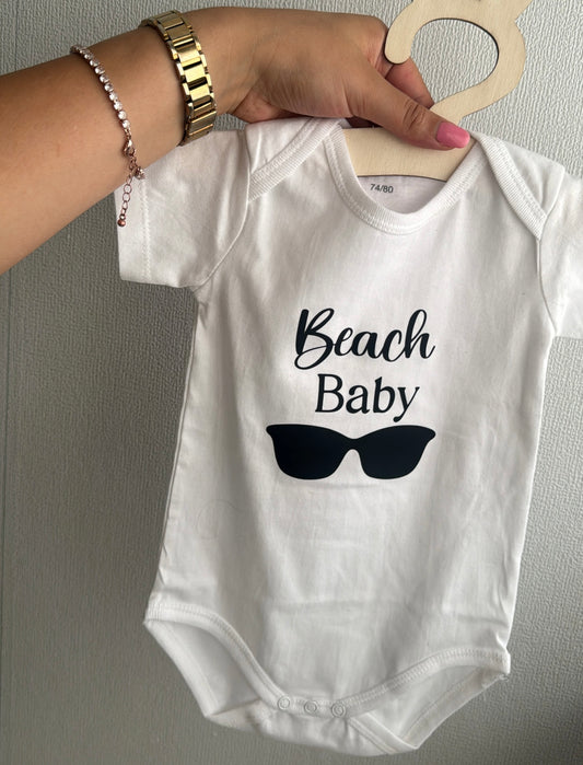 Body bébé avec bébé plage