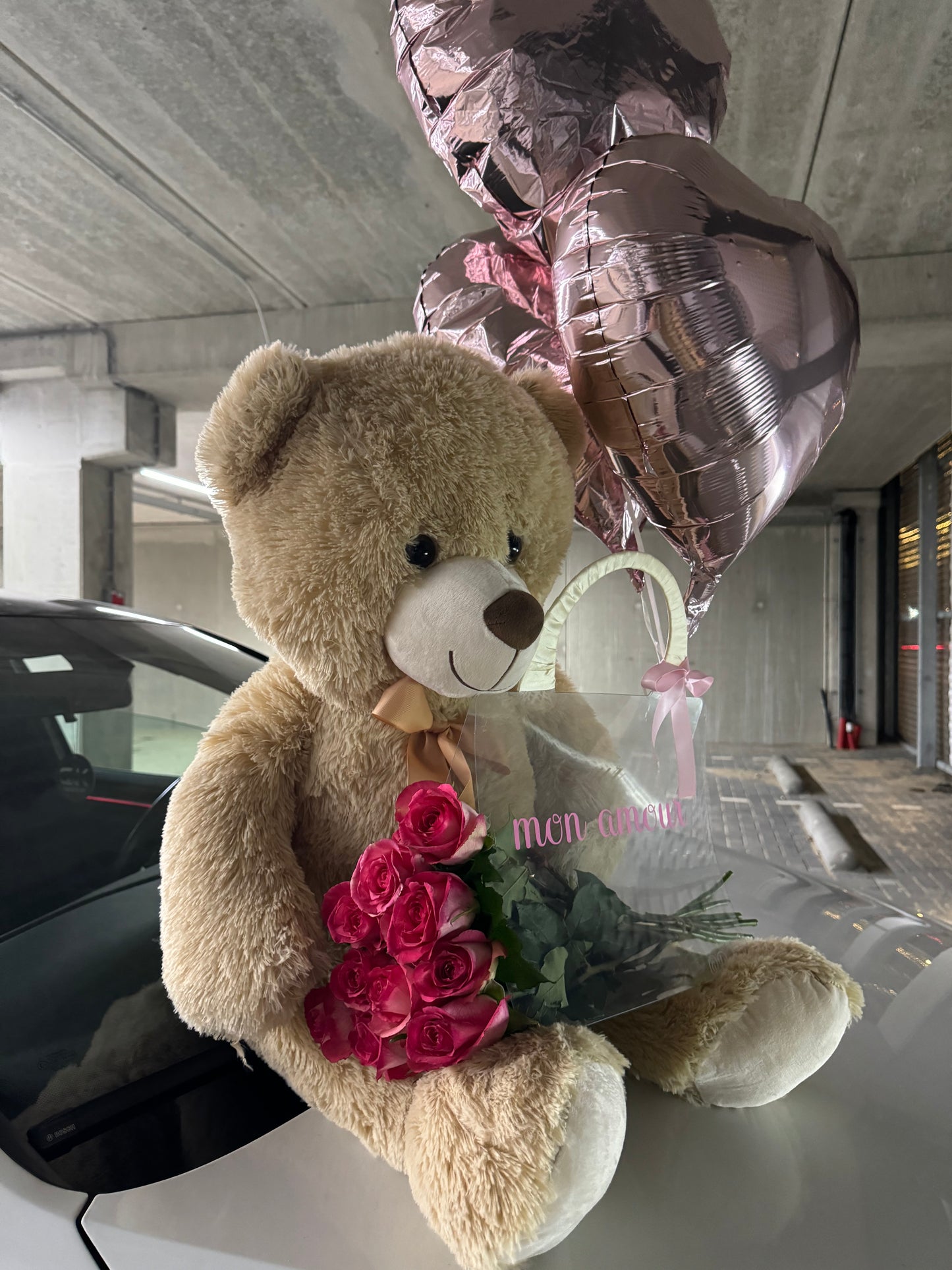 Coffret cadeau de luxe Sac de roses de luxe, ours et ballons | Cadeaux Daliyah