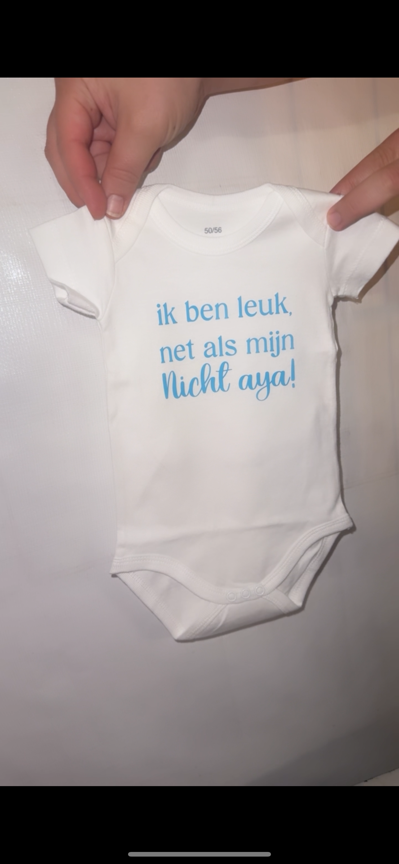 Body bébé avec "Je suis mignon comme ma tante"