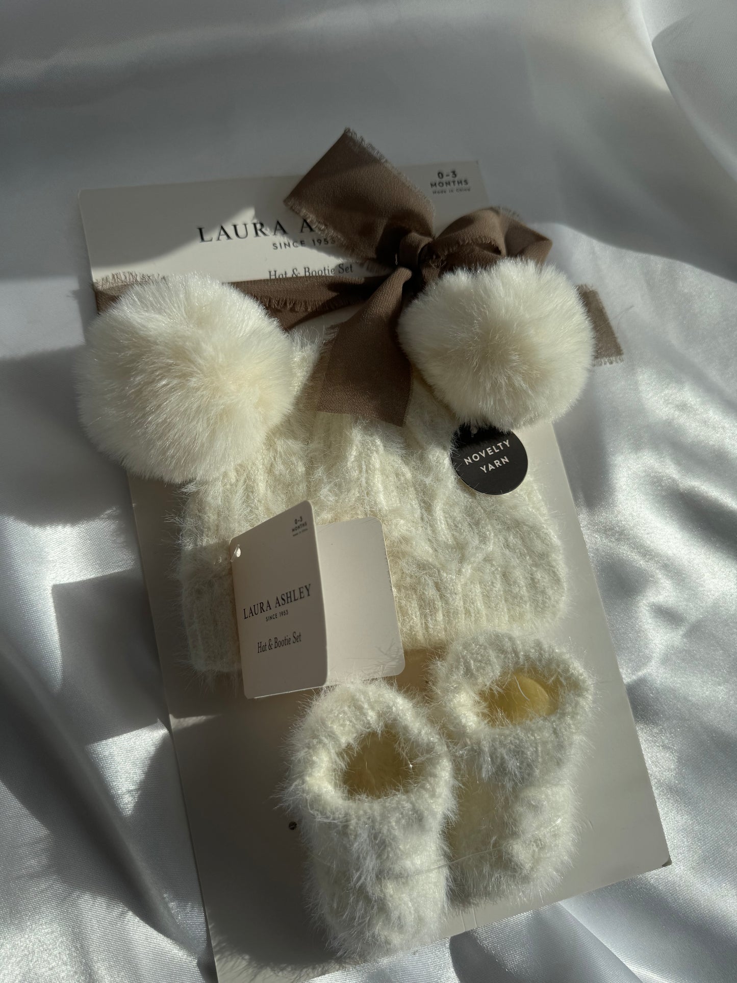 Laura Ashley Baby Meisjes 2-delige Set Muts en Slofjes