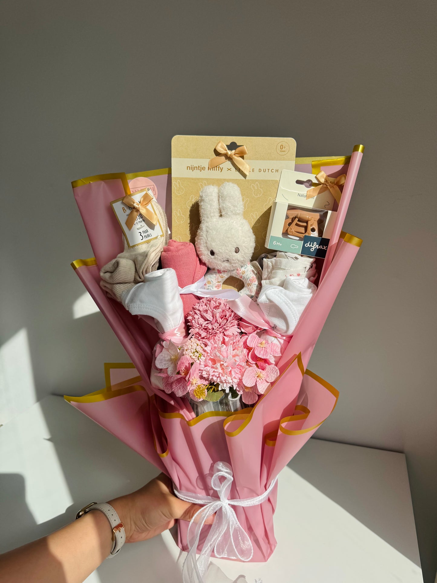 Luxe nijntje Babyboeket met Kunstbloemen – Origineel Kraamcadeau