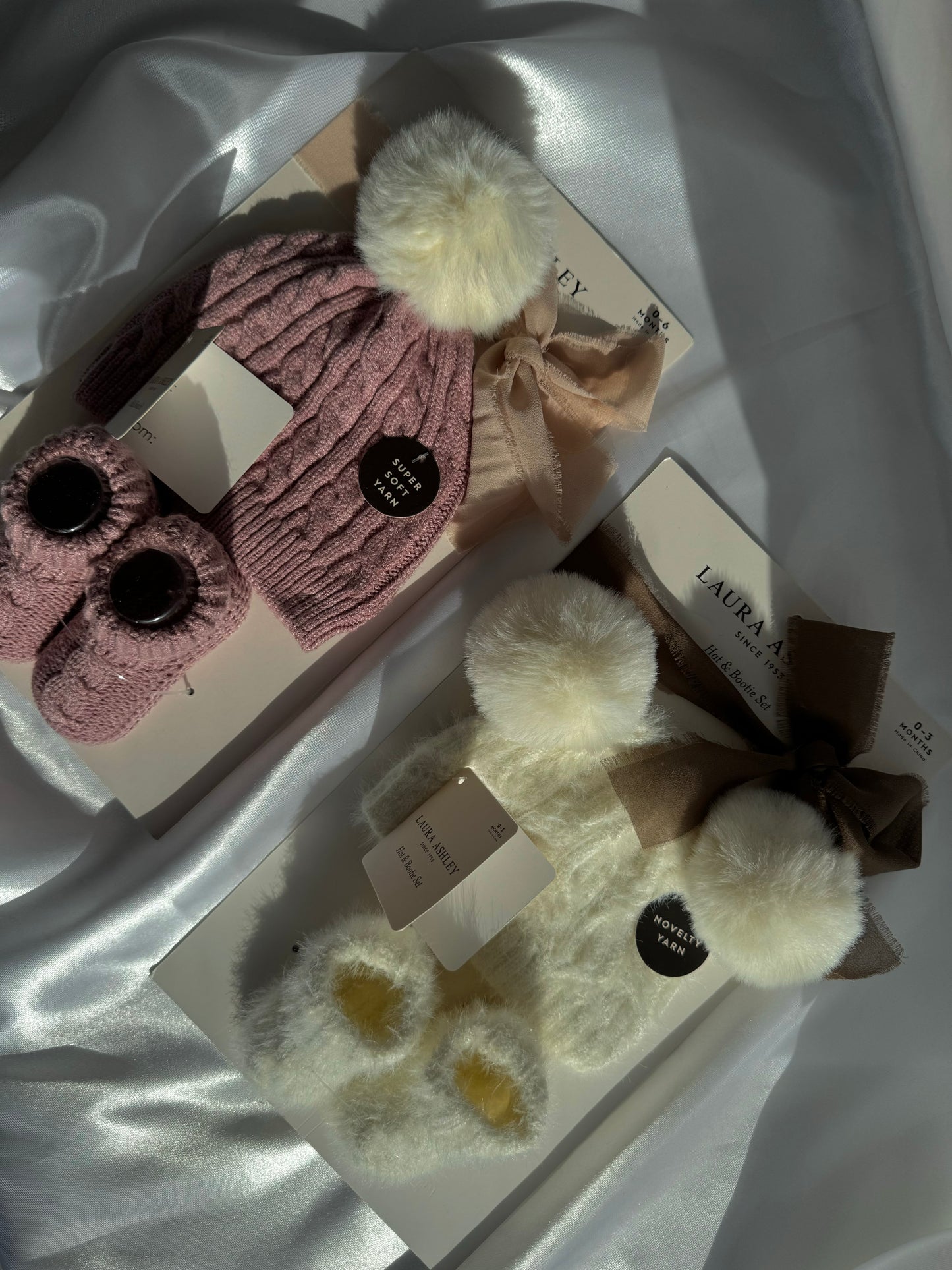 Laura Ashley Baby Meisjes 2-delige Set Muts en Slofjes