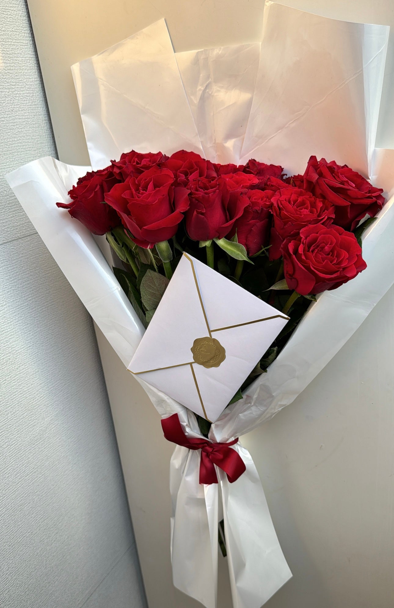 Bouquet de 20 roses rouges et enveloppe (à récupérer)