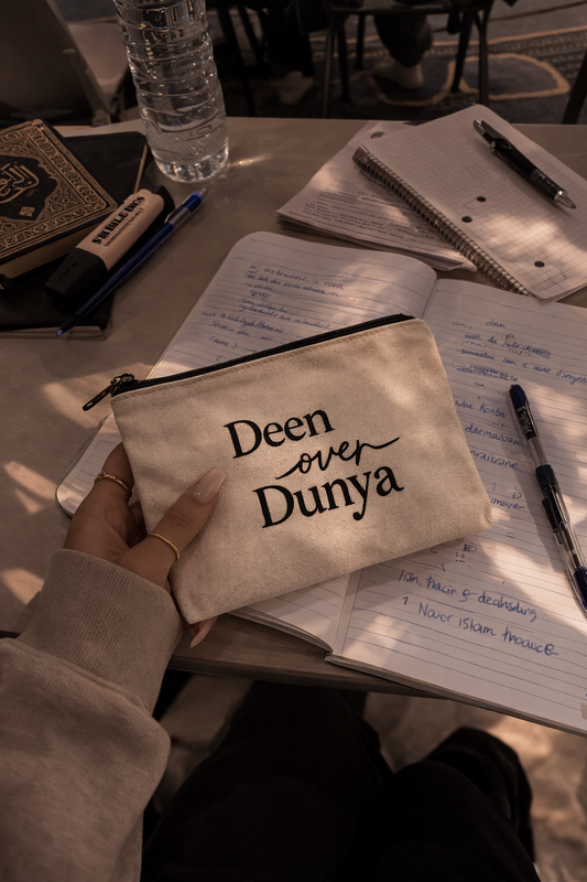 Deen over Dunya Canvas Etui – Islamitische Pouch voor School & Moskee