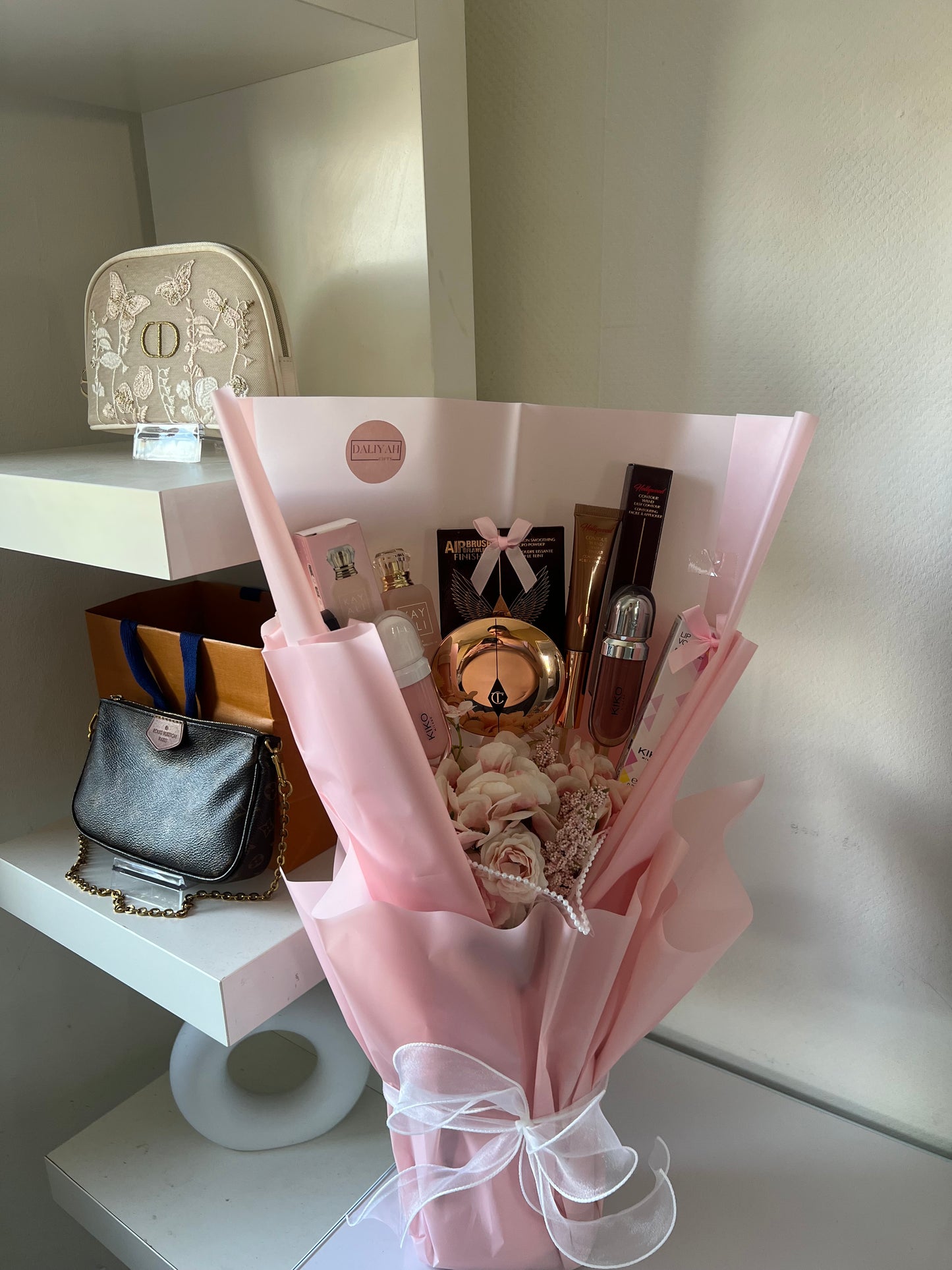 Luxe Make-upboeket met Forever Bloemen – Origineel Cadeau voor Haar