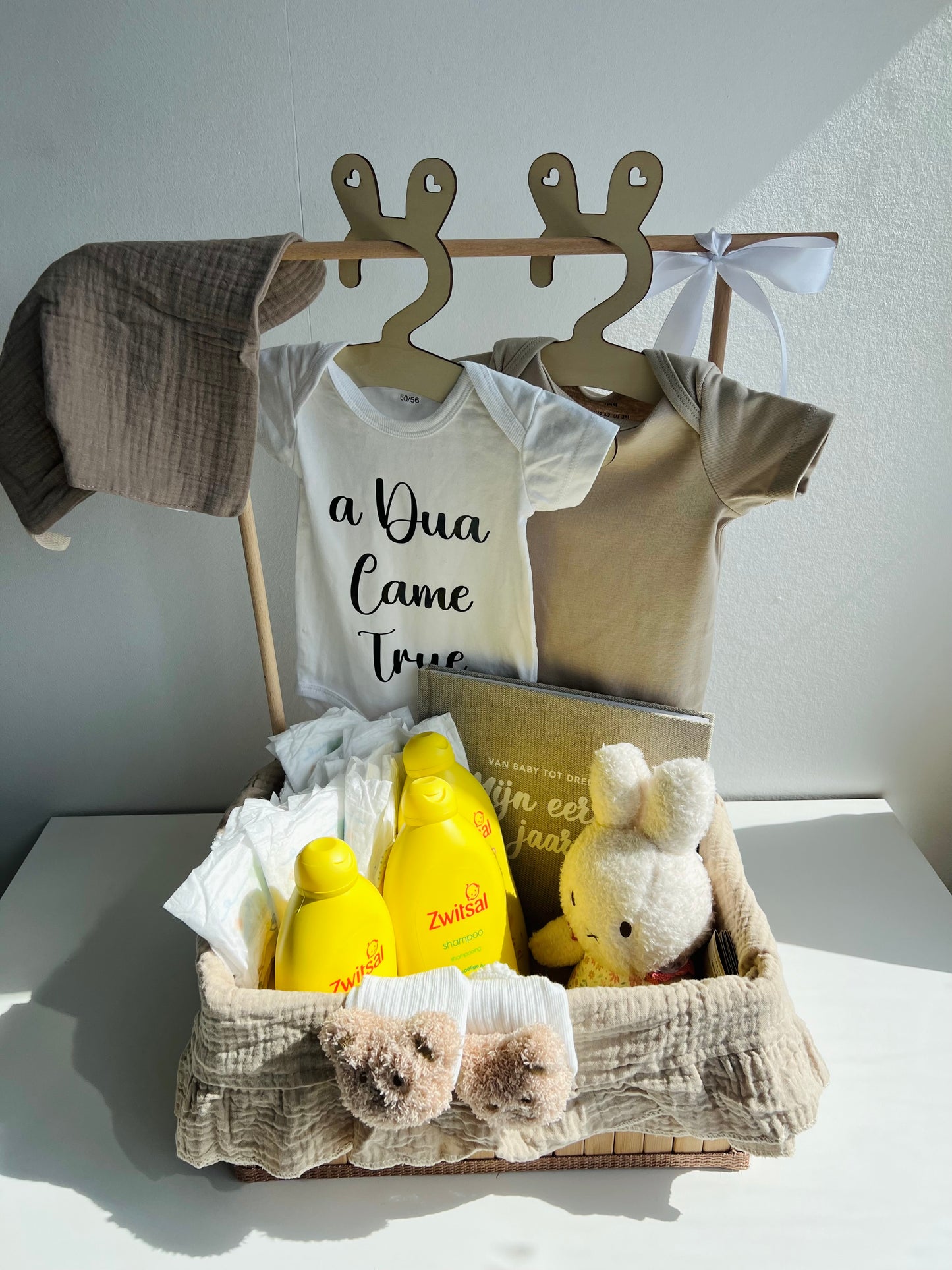 Luxe Beige Baby Gift Basket |ophalen