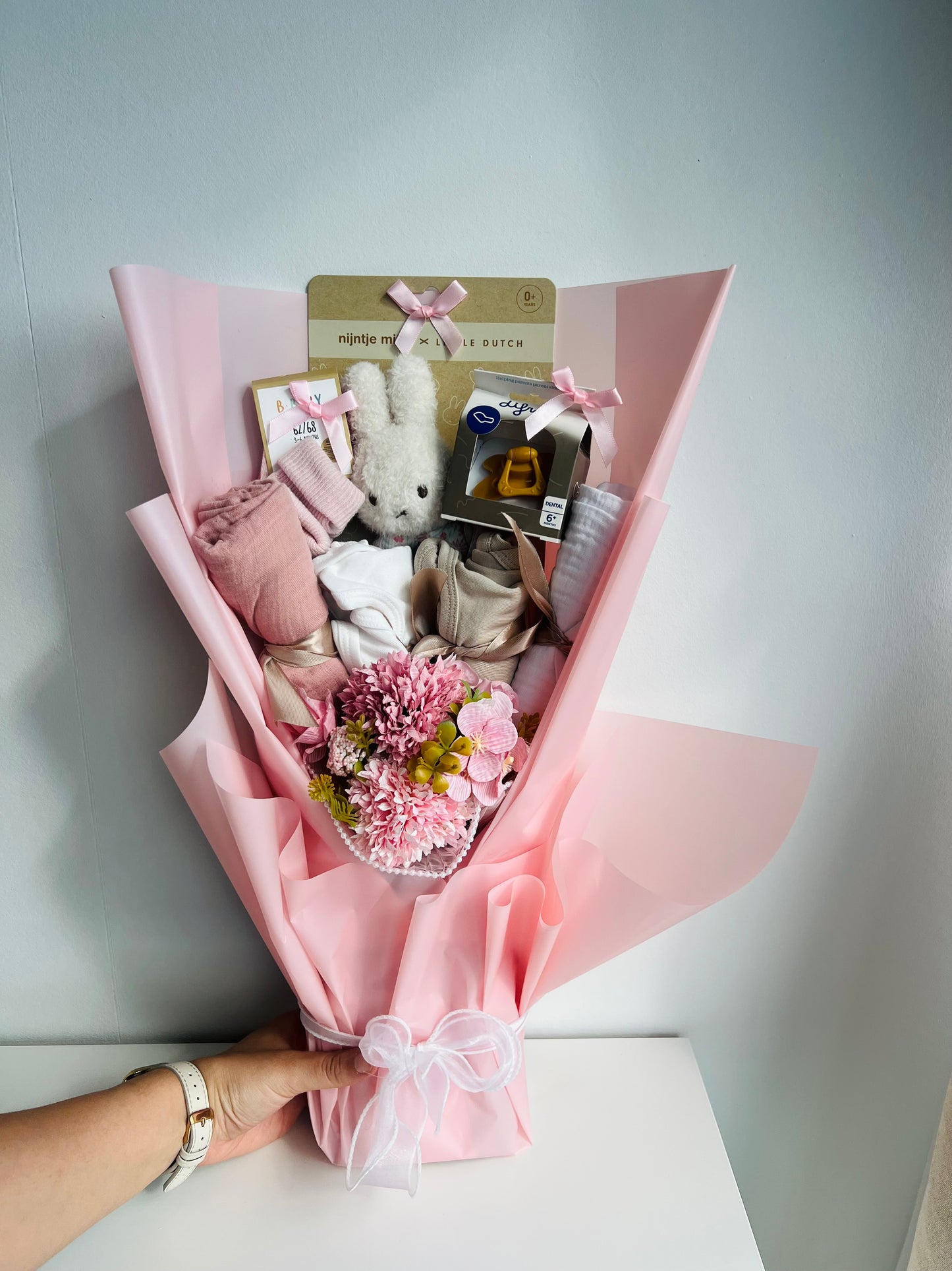 Luxe nijntje Babyboeket met Kunstbloemen – Origineel Kraamcadeau